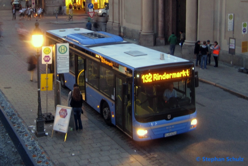 MVG 4213 | Marienplatz (Kl.-Geist-Kirche)