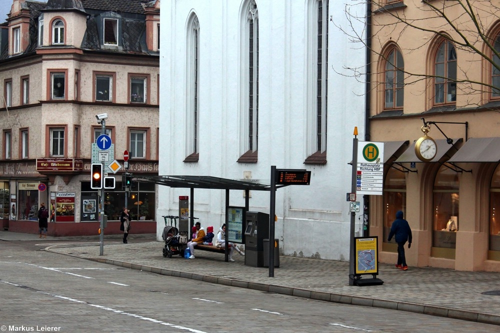 Haltestelle: Rathausplatz