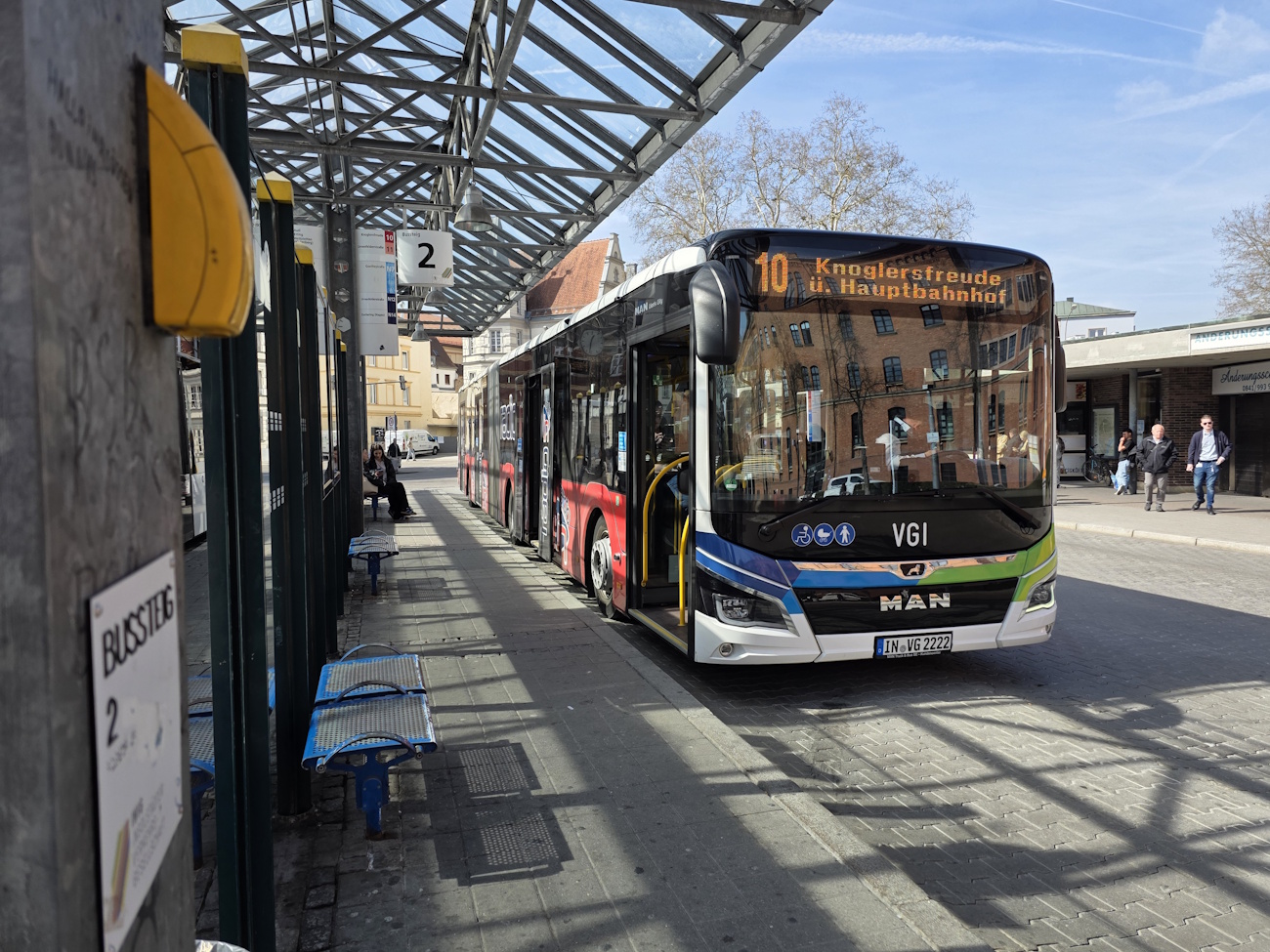 IN-VG 2222 | Z O B - Bussteig 1