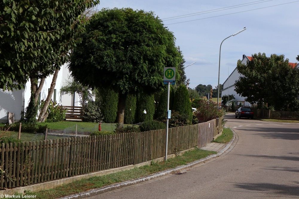 Haltestelle: Adelshausen, Siedlungsstraße