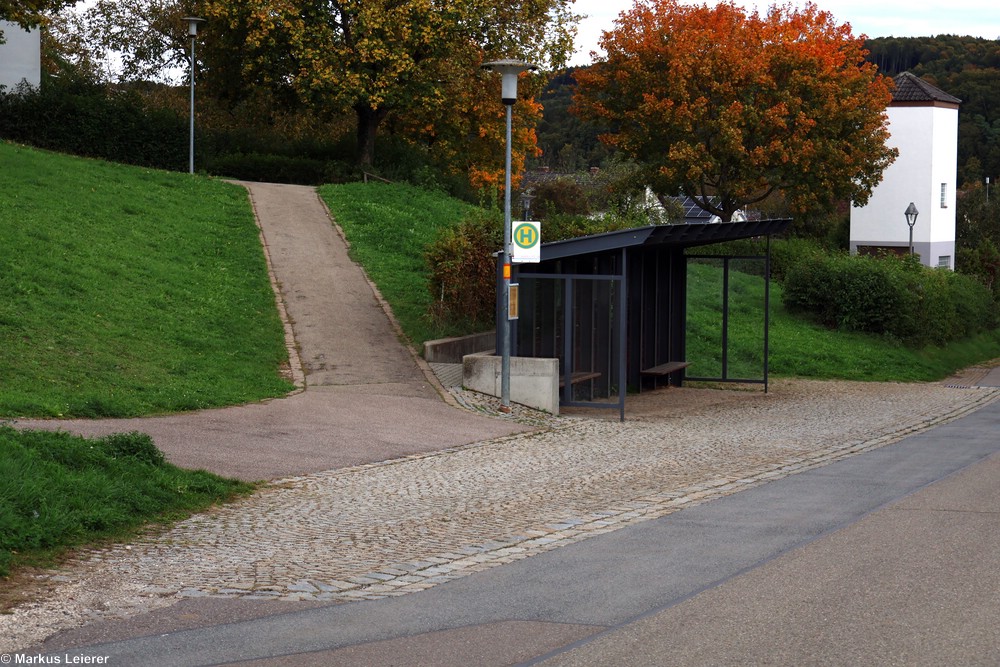 Haltestelle: Walting, Schule