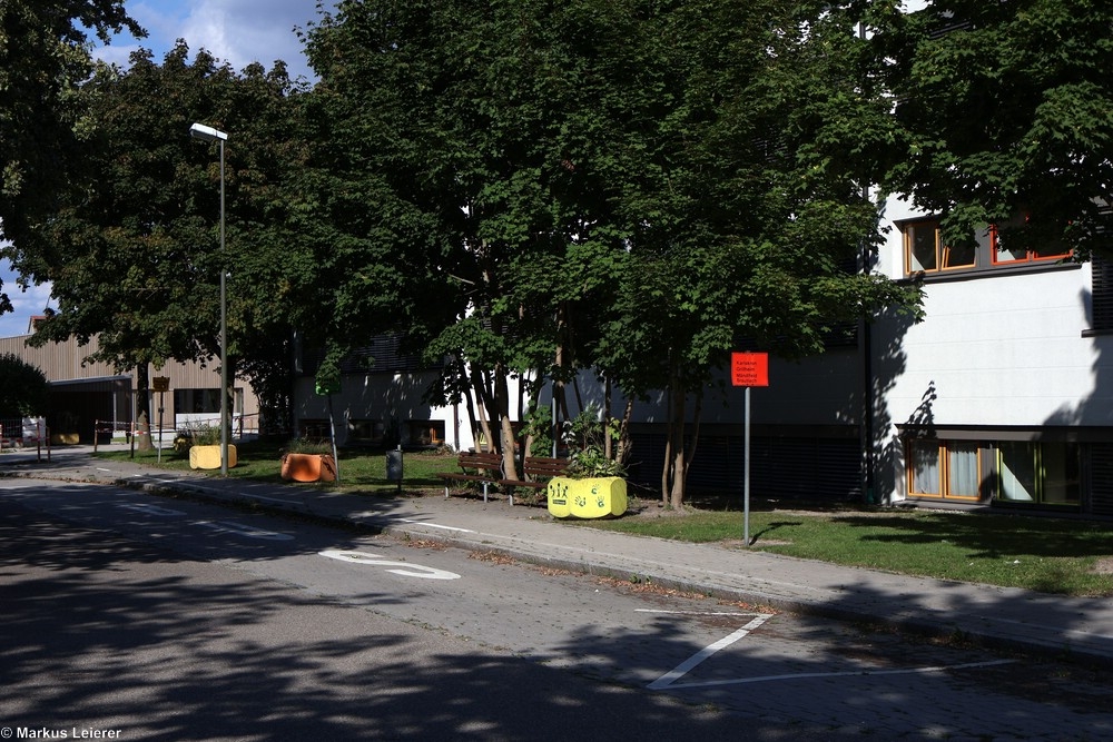 Haltestelle: Karlskron, Schule