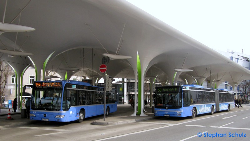 Münchner Linien M-ML 5077 und MVG 5308 | Münchner Freiheit